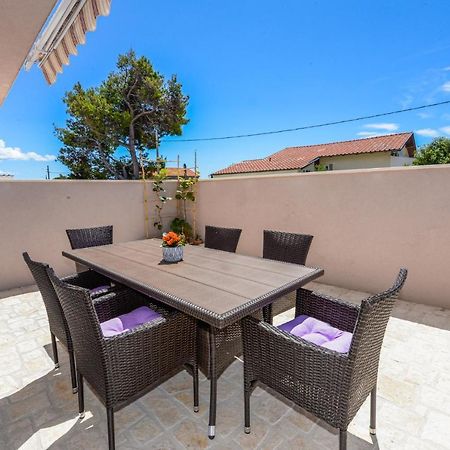 Apartments Amfora - Cozy And Modern Apartments For Up To 15 People, 100M From The Sea And Beach Stara Novalja Kültér fotó