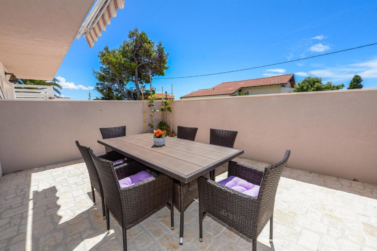 Apartments Amfora - Cozy And Modern Apartments For Up To 15 People, 100M From The Sea And Beach Stara Novalja Kültér fotó