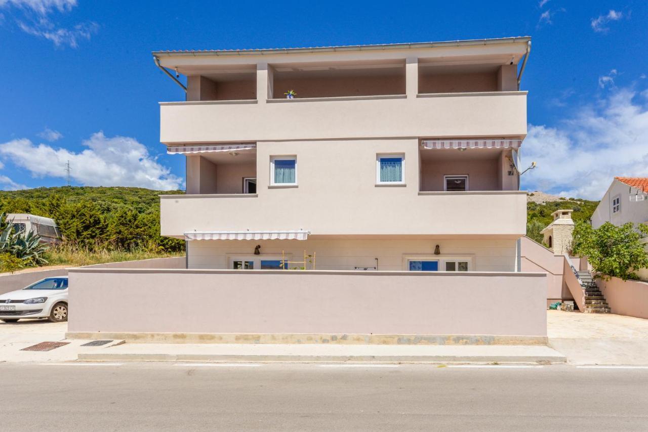 Apartments Amfora - Cozy And Modern Apartments For Up To 15 People, 100M From The Sea And Beach Stara Novalja Kültér fotó