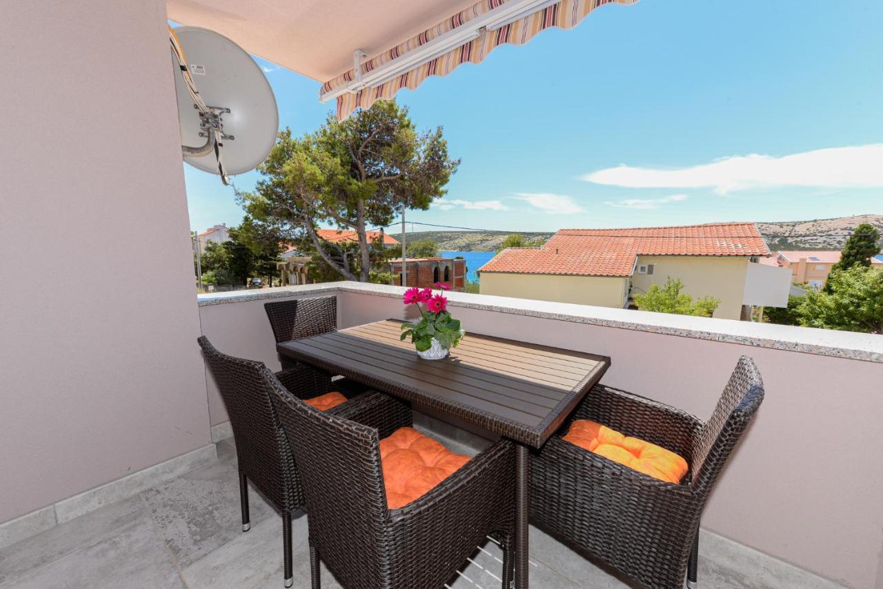 Apartments Amfora - Cozy And Modern Apartments For Up To 15 People, 100M From The Sea And Beach Stara Novalja Kültér fotó