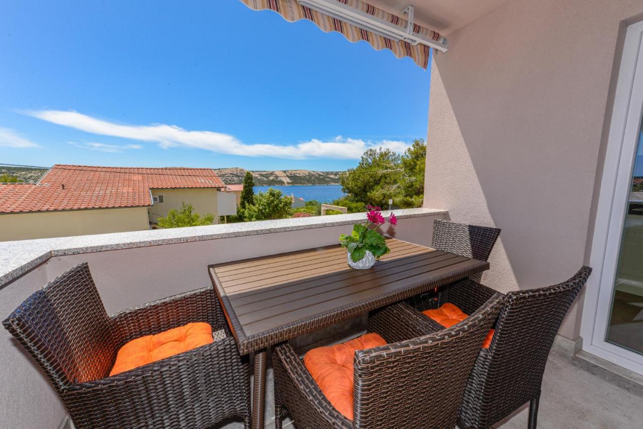 Apartments Amfora - Cozy And Modern Apartments For Up To 15 People, 100M From The Sea And Beach Stara Novalja Kültér fotó