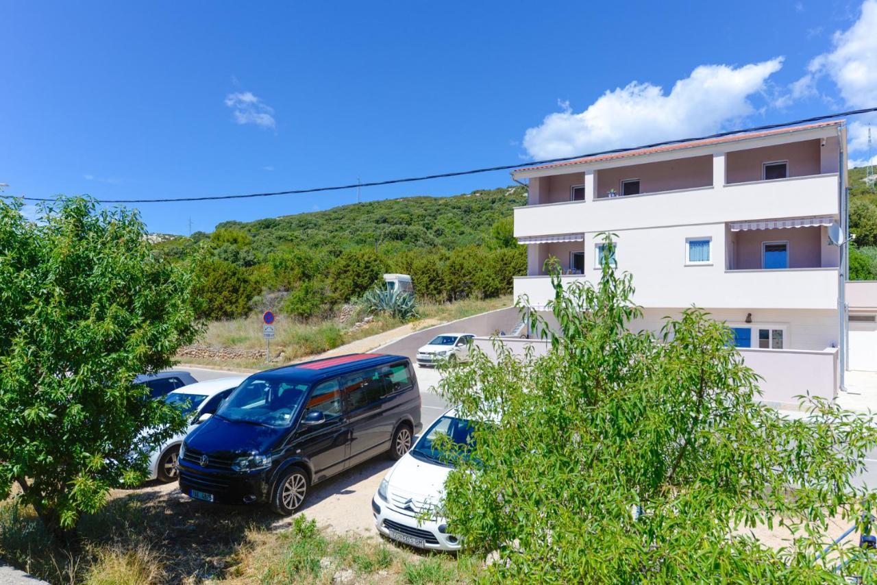Apartments Amfora - Cozy And Modern Apartments For Up To 15 People, 100M From The Sea And Beach Stara Novalja Kültér fotó