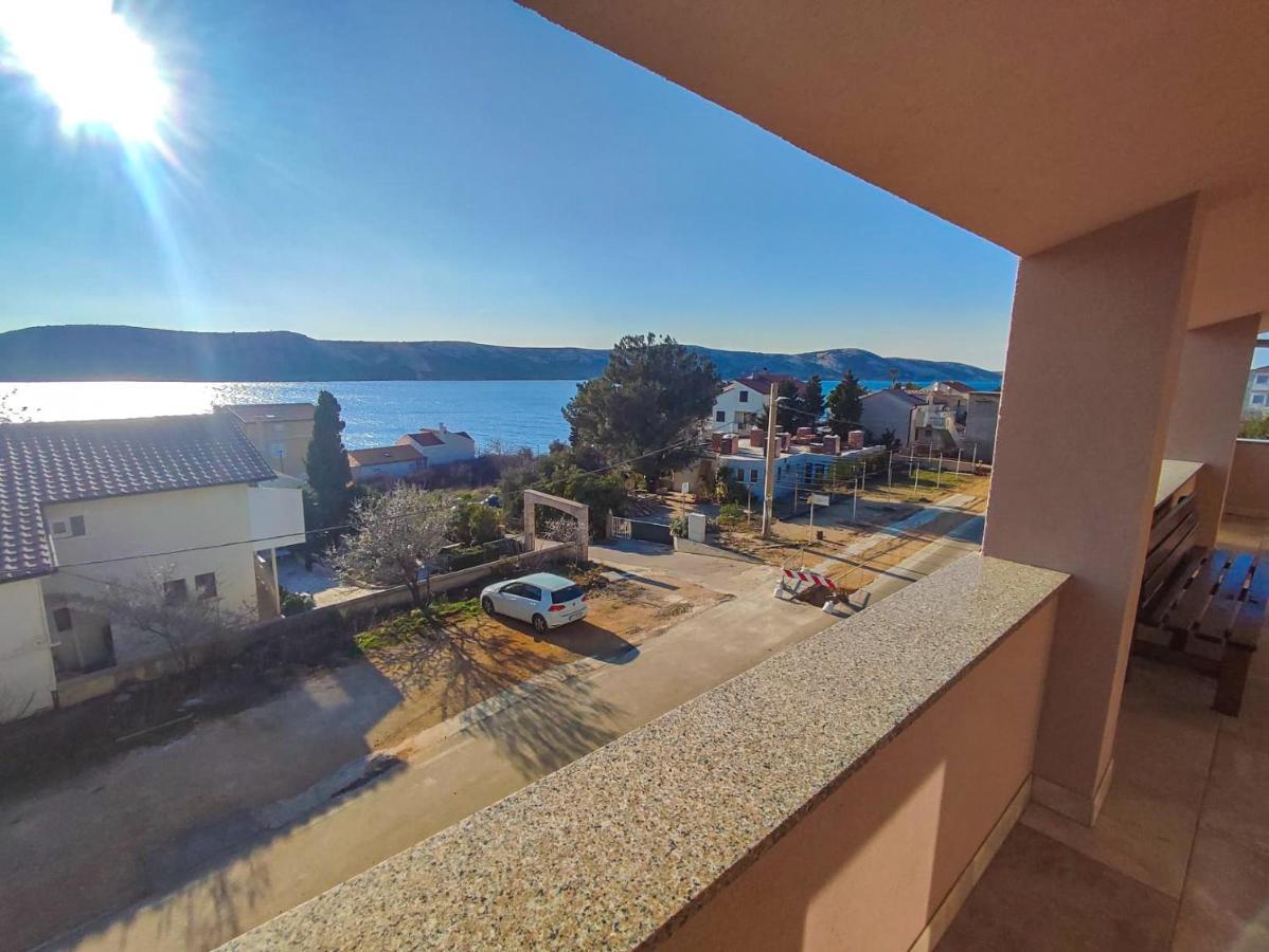 Apartments Amfora - Cozy And Modern Apartments For Up To 15 People, 100M From The Sea And Beach Stara Novalja Kültér fotó