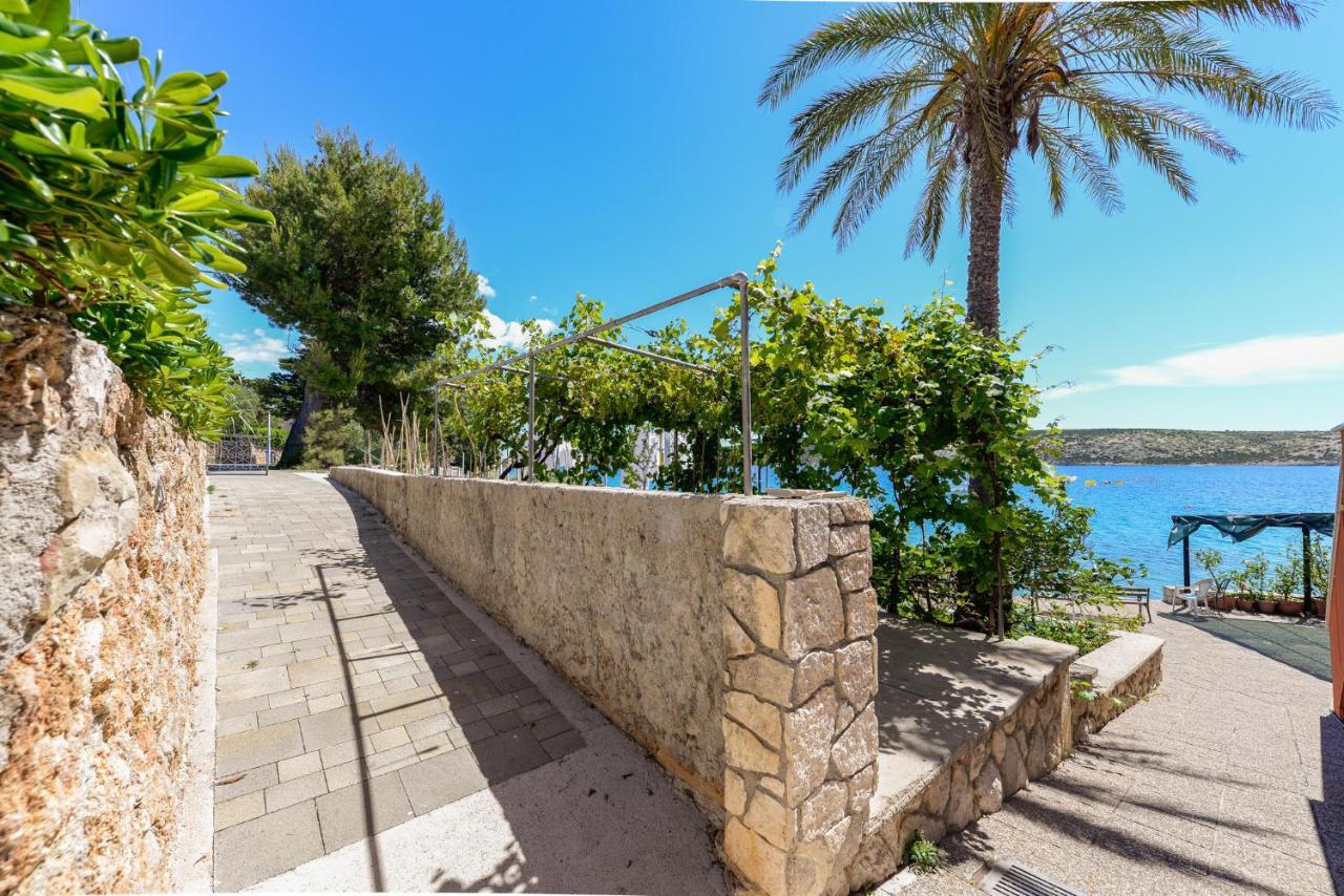 Apartments Amfora - Cozy And Modern Apartments For Up To 15 People, 100M From The Sea And Beach Stara Novalja Kültér fotó