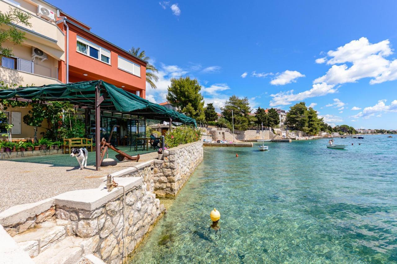Apartments Amfora - Cozy And Modern Apartments For Up To 15 People, 100M From The Sea And Beach Stara Novalja Kültér fotó
