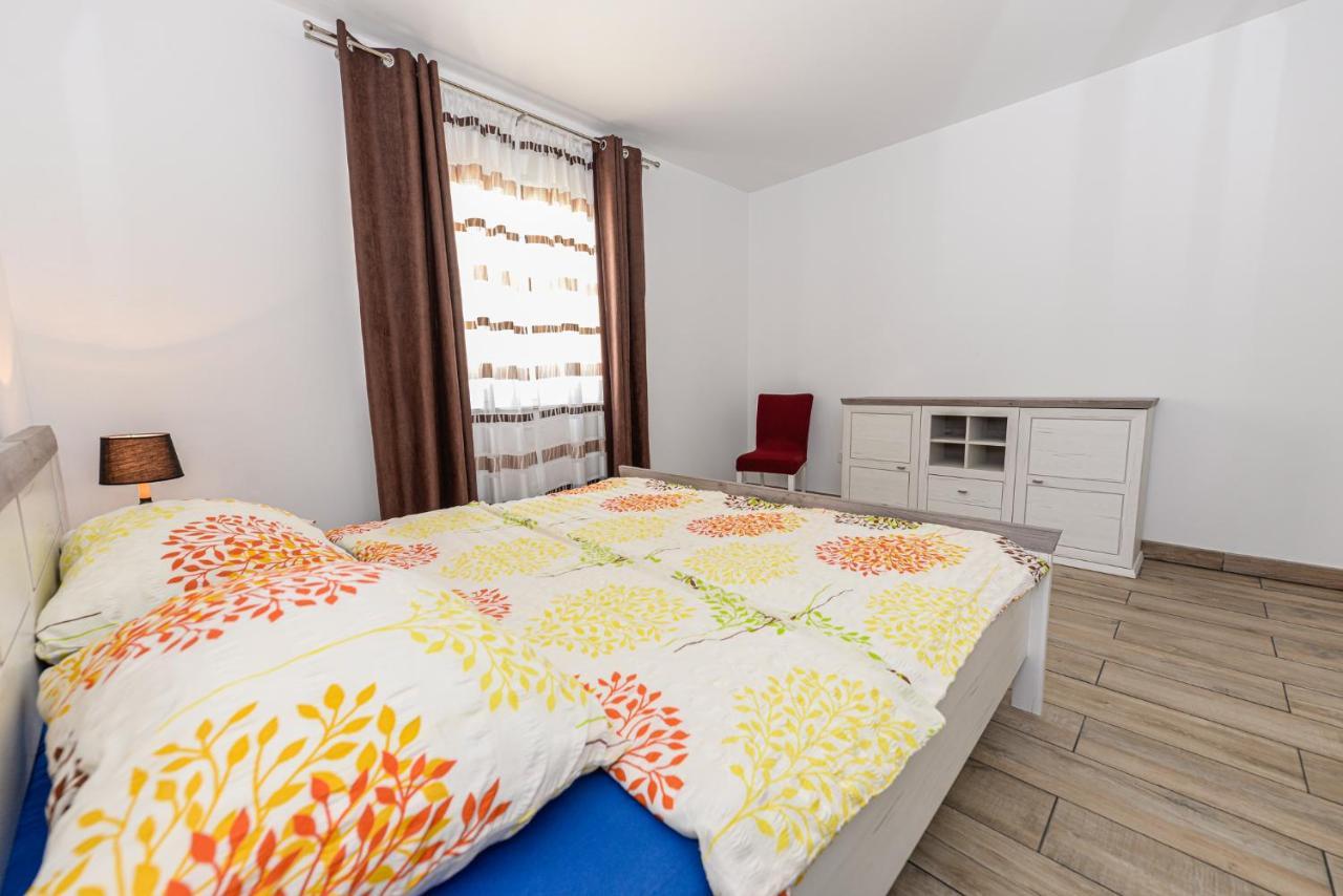 Apartments Amfora - Cozy And Modern Apartments For Up To 15 People, 100M From The Sea And Beach Stara Novalja Kültér fotó