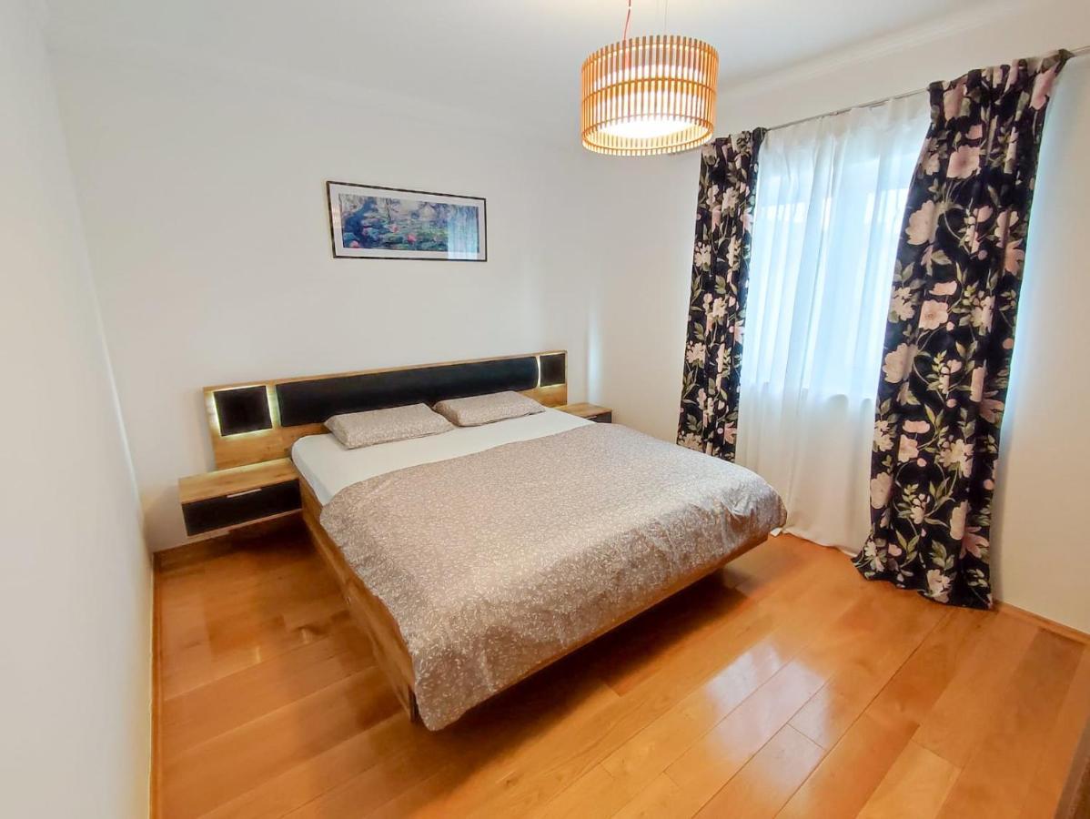 Apartments Amfora - Cozy And Modern Apartments For Up To 15 People, 100M From The Sea And Beach Stara Novalja Kültér fotó